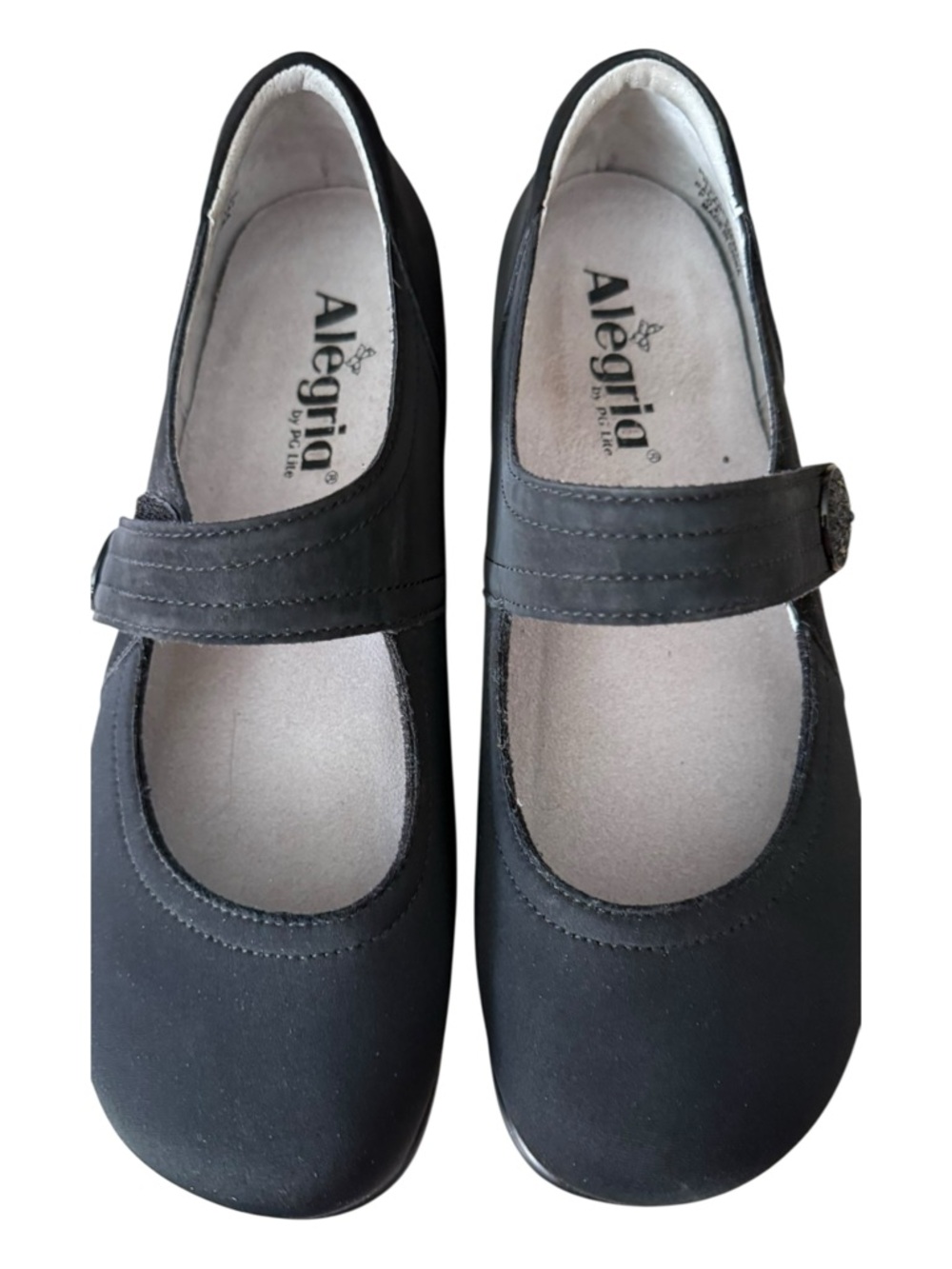Alegria Kids Black Mary Jane Hook-and-Loop Shoes fits more like a 7